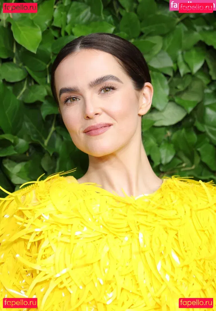 Zoey Deutch Onlyfans Photo Gallery 