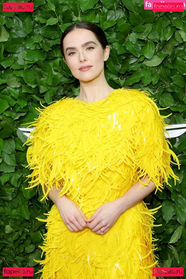 Zoey Deutch Onlyfans Photo Gallery 