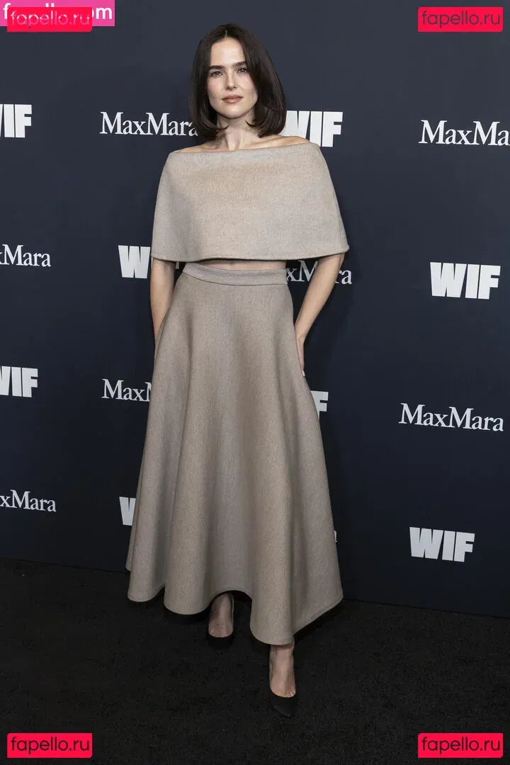 Zoey Deutch Onlyfans Photo Gallery 