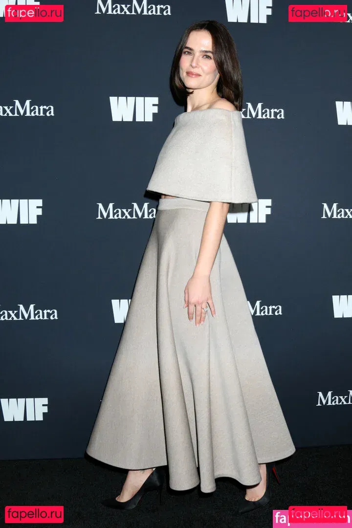 Zoey Deutch Onlyfans Photo Gallery 