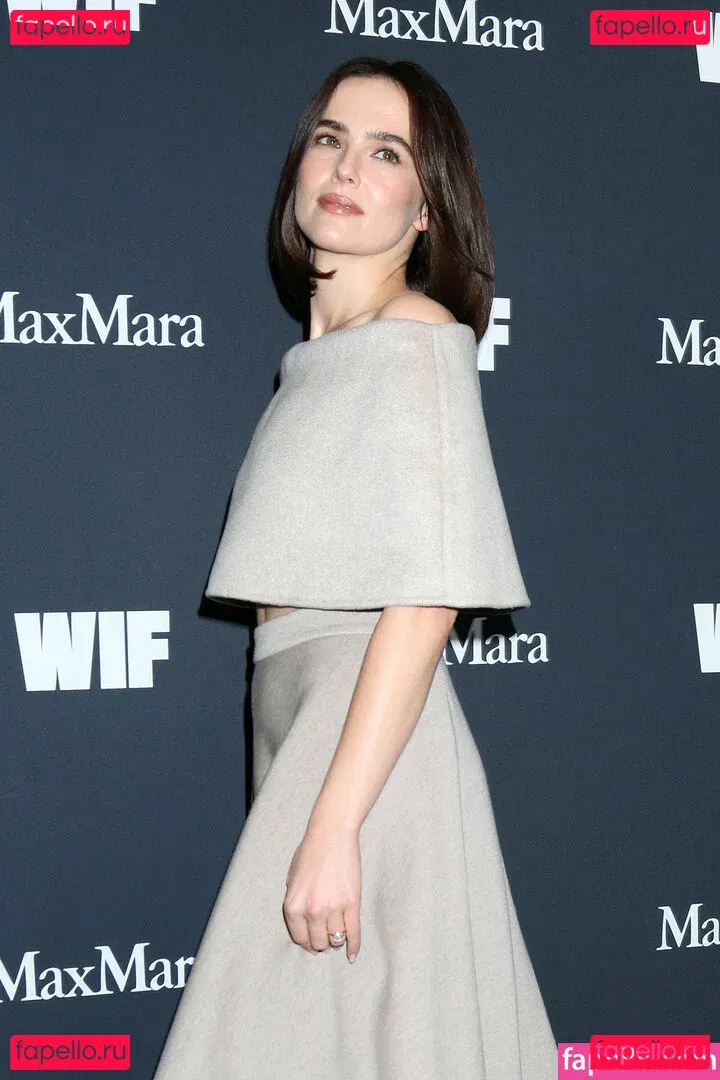 Zoey Deutch Onlyfans Photo Gallery 