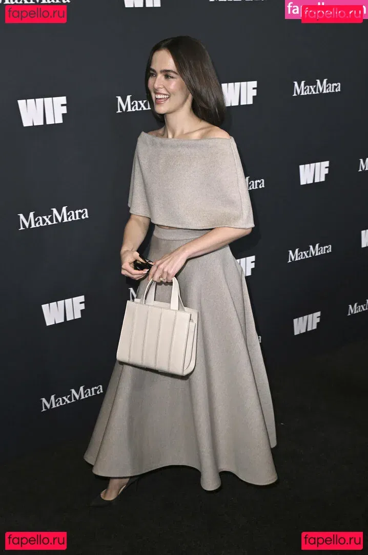 Zoey Deutch Onlyfans Photo Gallery 