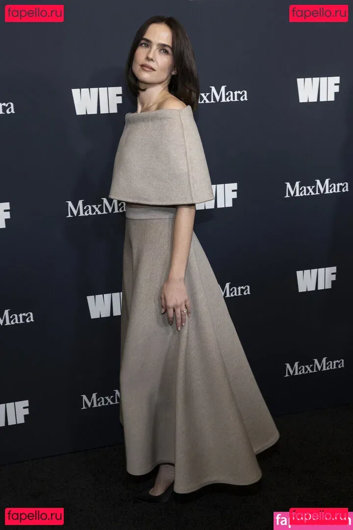 Zoey Deutch Onlyfans Photo Gallery 