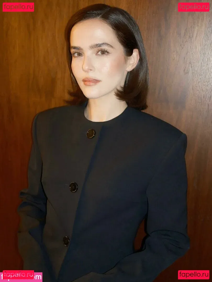 Zoey Deutch Onlyfans Photo Gallery 