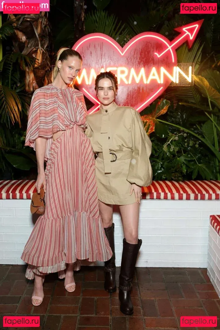 Zoey Deutch Onlyfans Photo Gallery 