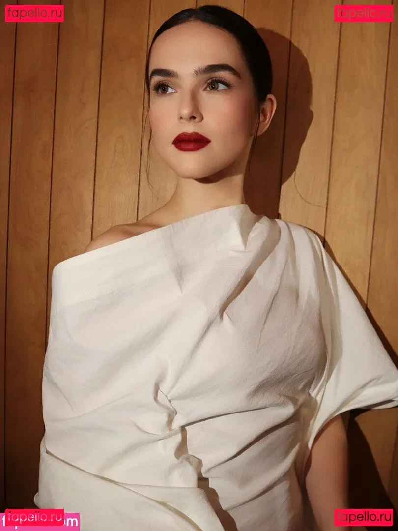 Zoey Deutch Onlyfans Photo Gallery 