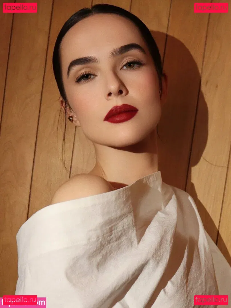 Zoey Deutch Onlyfans Photo Gallery 