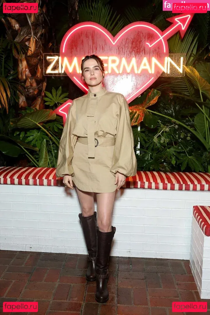 Zoey Deutch Onlyfans Photo Gallery 