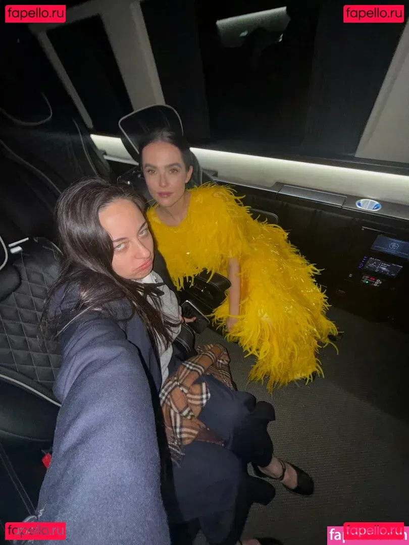 Zoey Deutch Onlyfans Photo Gallery 