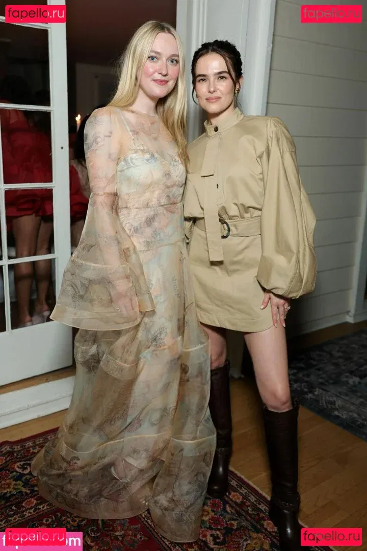 Zoey Deutch Onlyfans Photo Gallery 