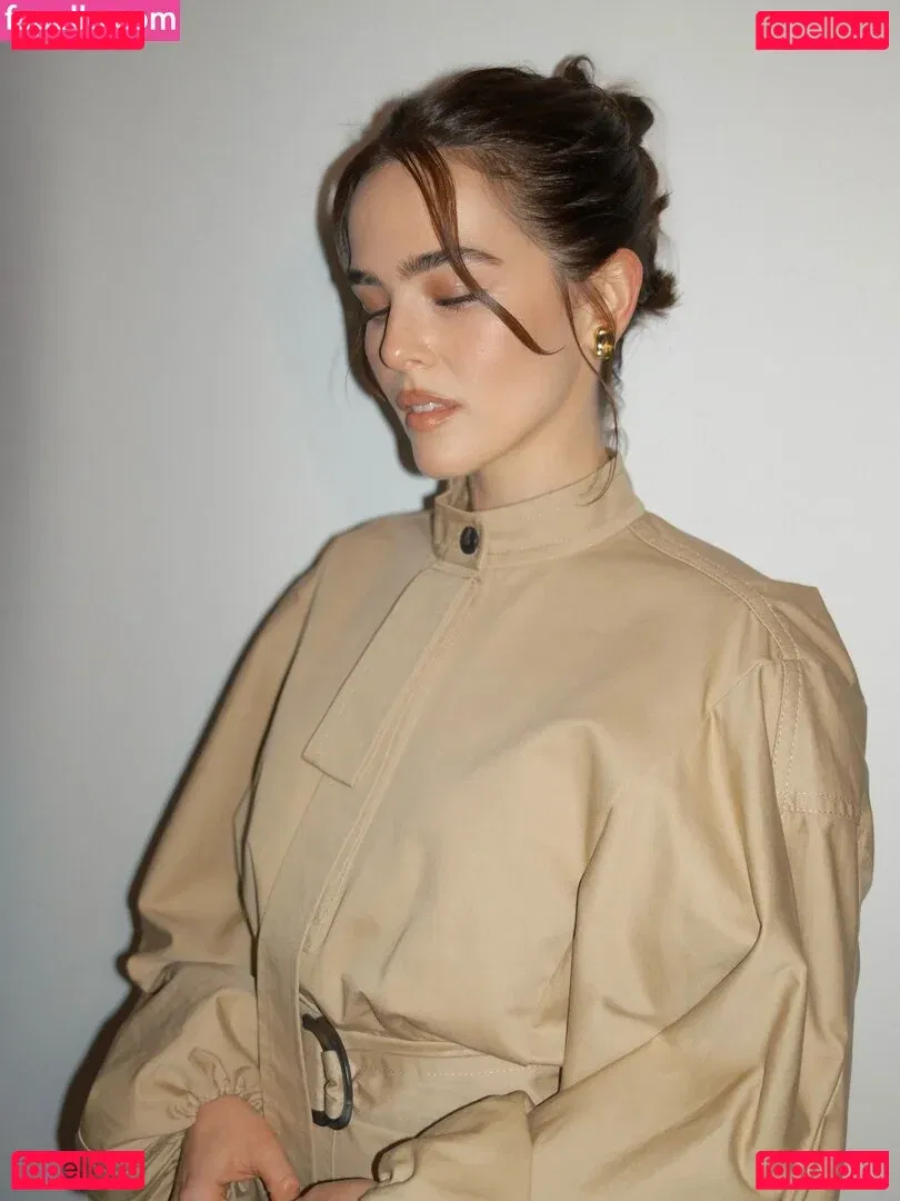 Zoey Deutch Onlyfans Photo Gallery 