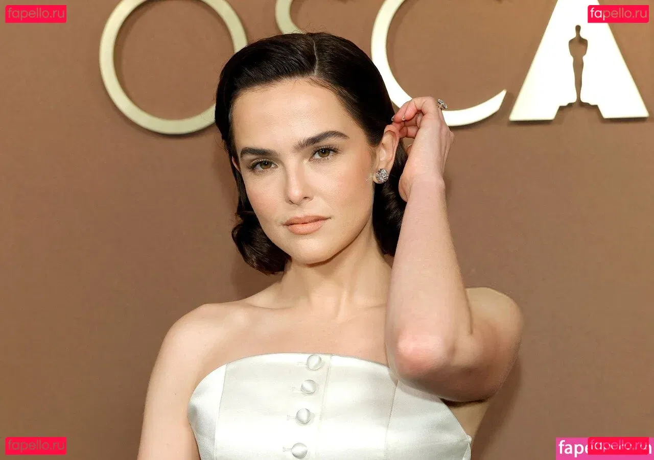 Zoey Deutch Onlyfans Photo Gallery 