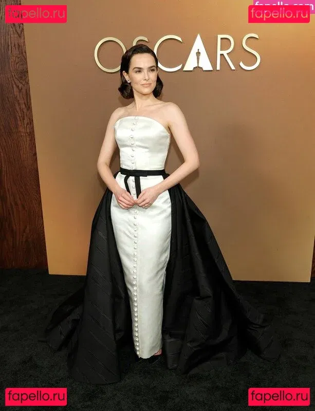 Zoey Deutch Onlyfans Photo Gallery 