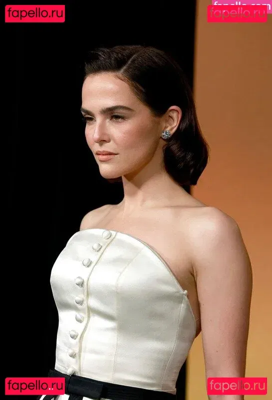 Zoey Deutch Onlyfans Photo Gallery 