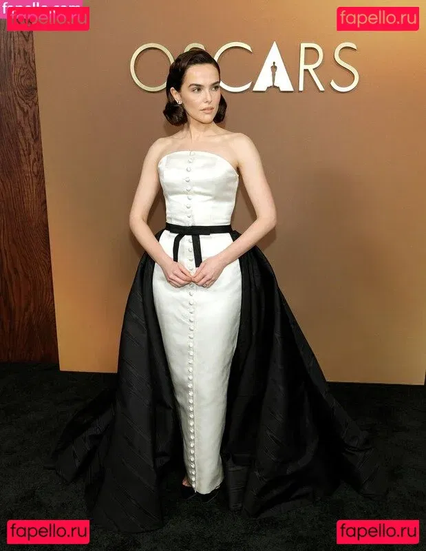 Zoey Deutch Onlyfans Photo Gallery 