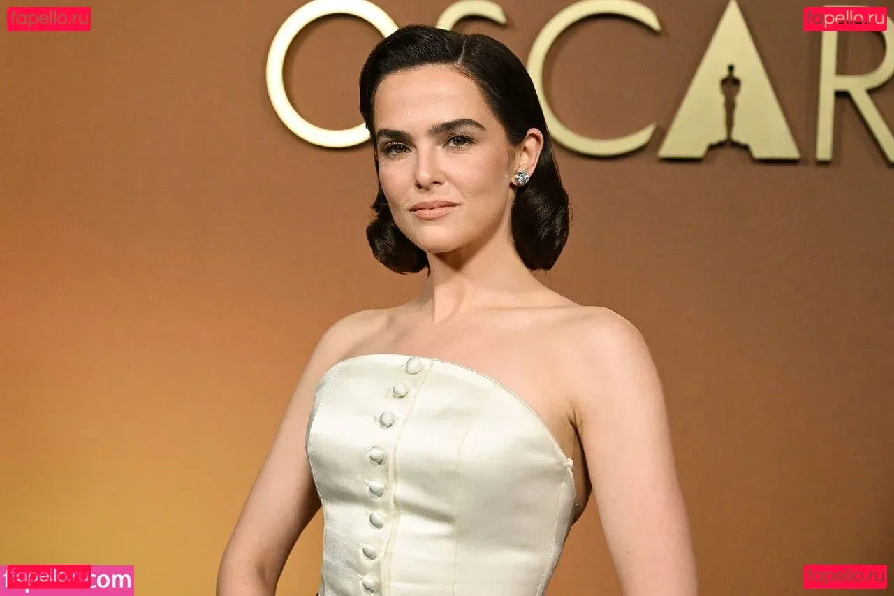 Zoey Deutch Onlyfans Photo Gallery 