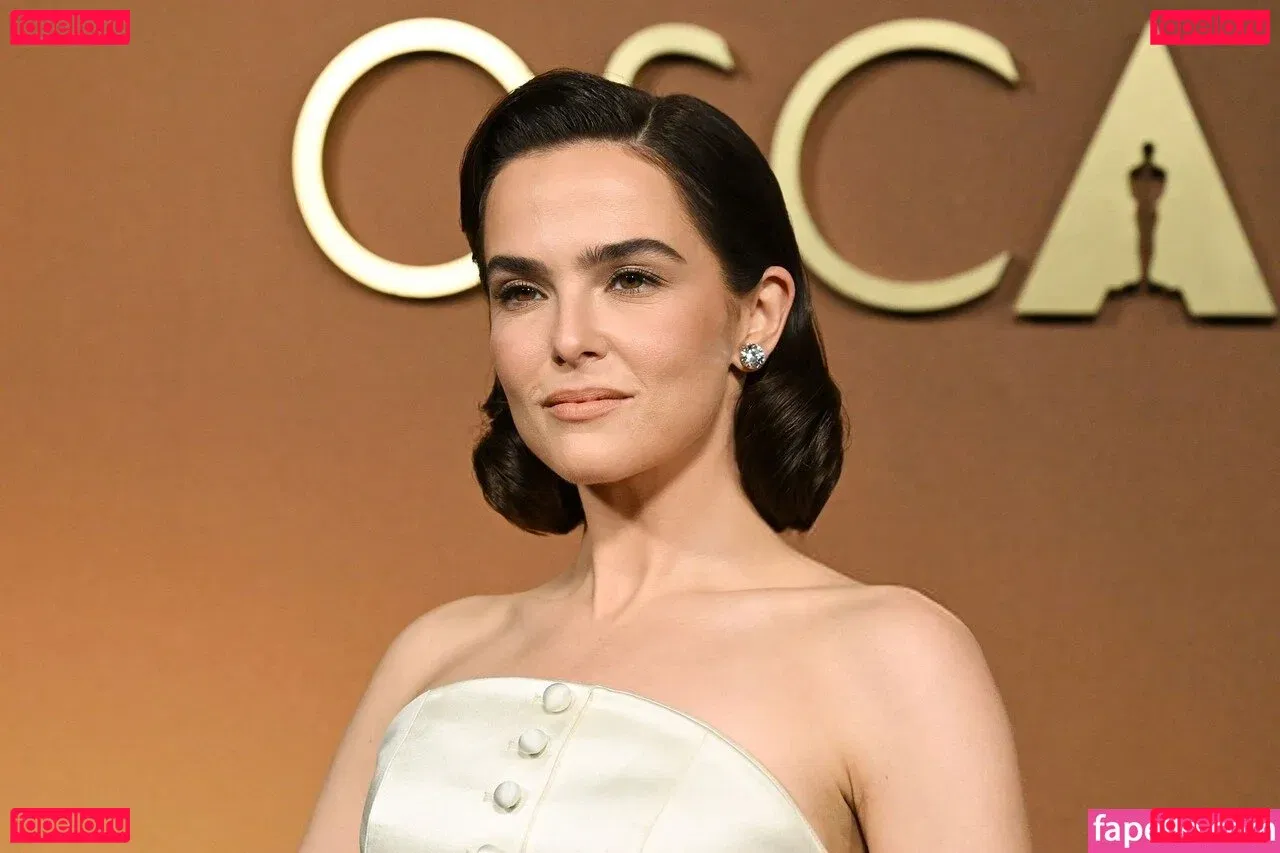 Zoey Deutch Onlyfans Photo Gallery 