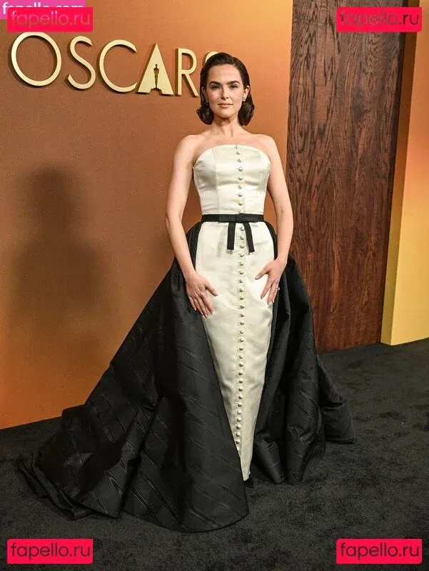 Zoey Deutch Onlyfans Photo Gallery 