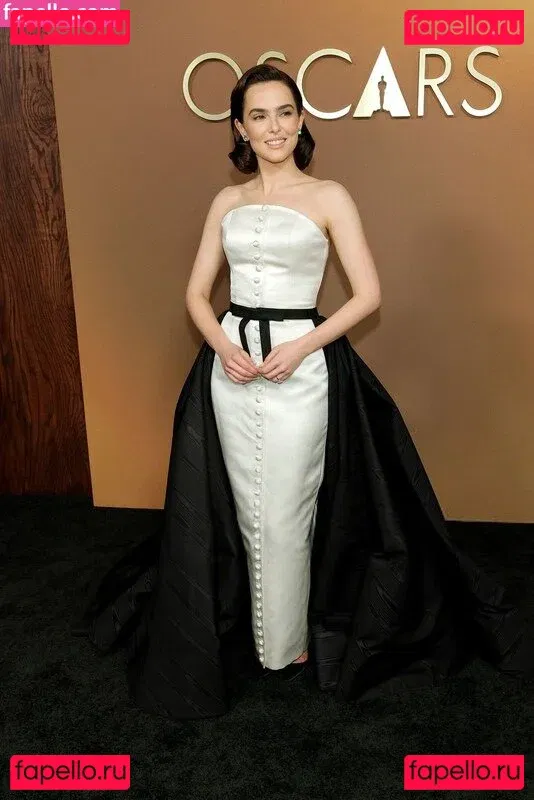 Zoey Deutch Onlyfans Photo Gallery 