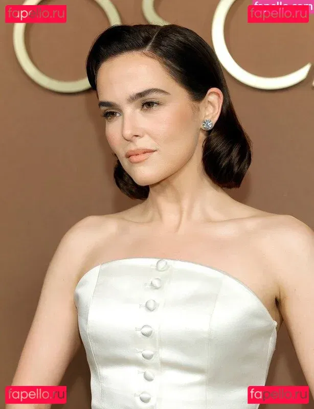 Zoey Deutch Onlyfans Photo Gallery 