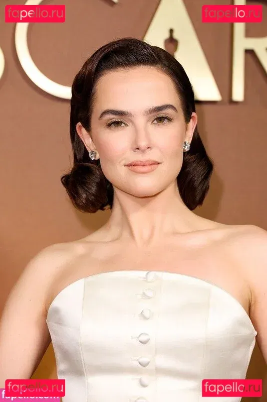 Zoey Deutch Onlyfans Photo Gallery 