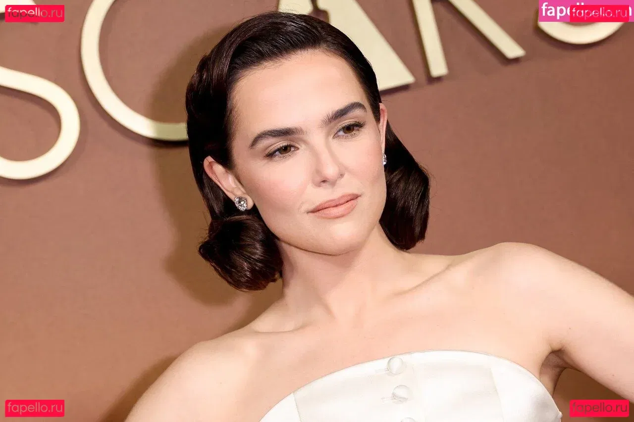 Zoey Deutch Onlyfans Photo Gallery 