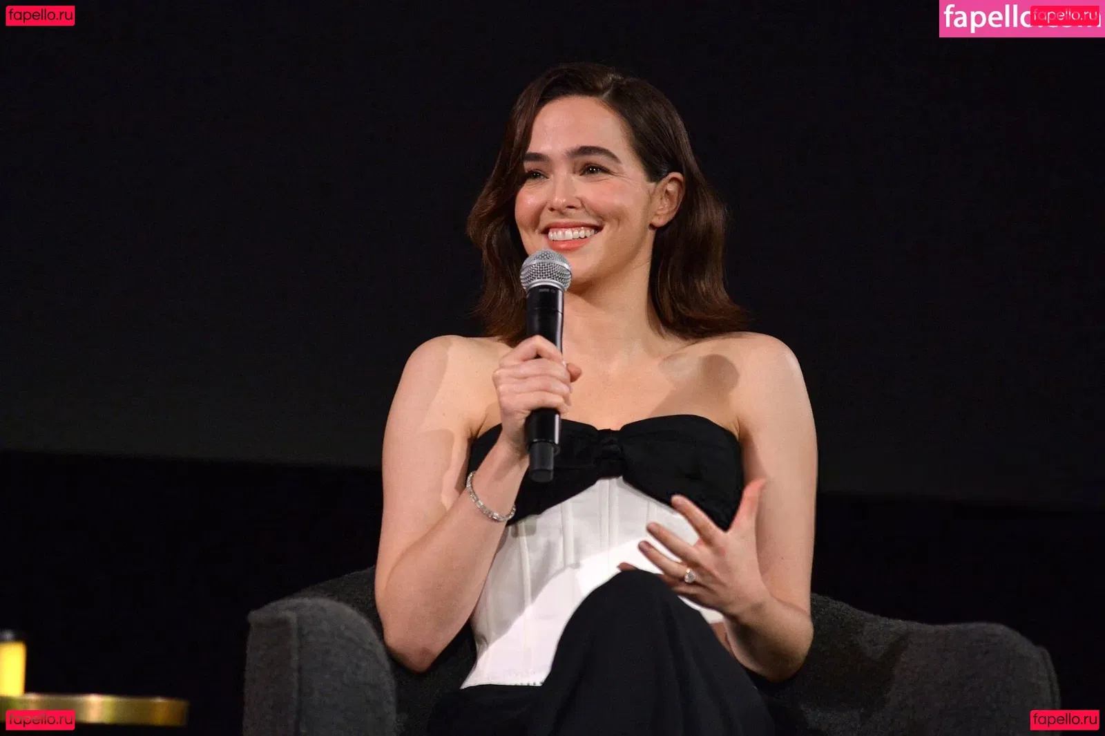 Zoey Deutch Onlyfans Photo Gallery 