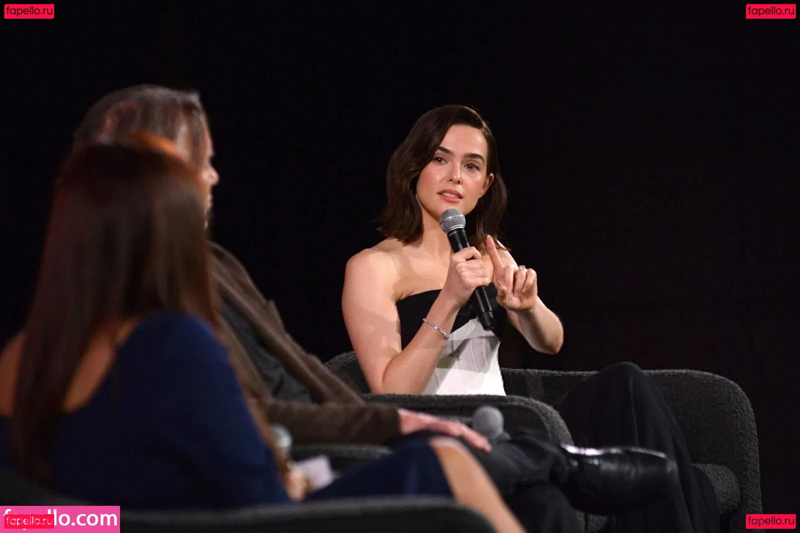 Zoey Deutch Onlyfans Photo Gallery 