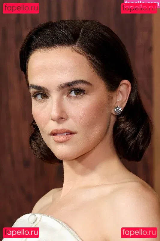 Zoey Deutch Onlyfans Photo Gallery 