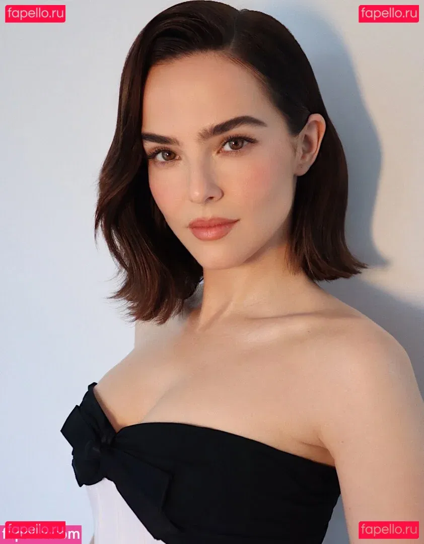 Zoey Deutch Onlyfans Photo Gallery 