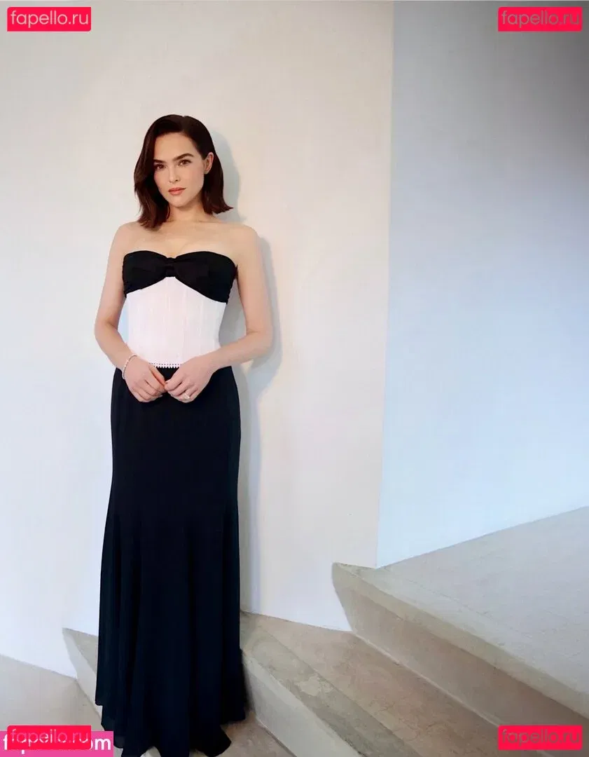 Zoey Deutch Onlyfans Photo Gallery 