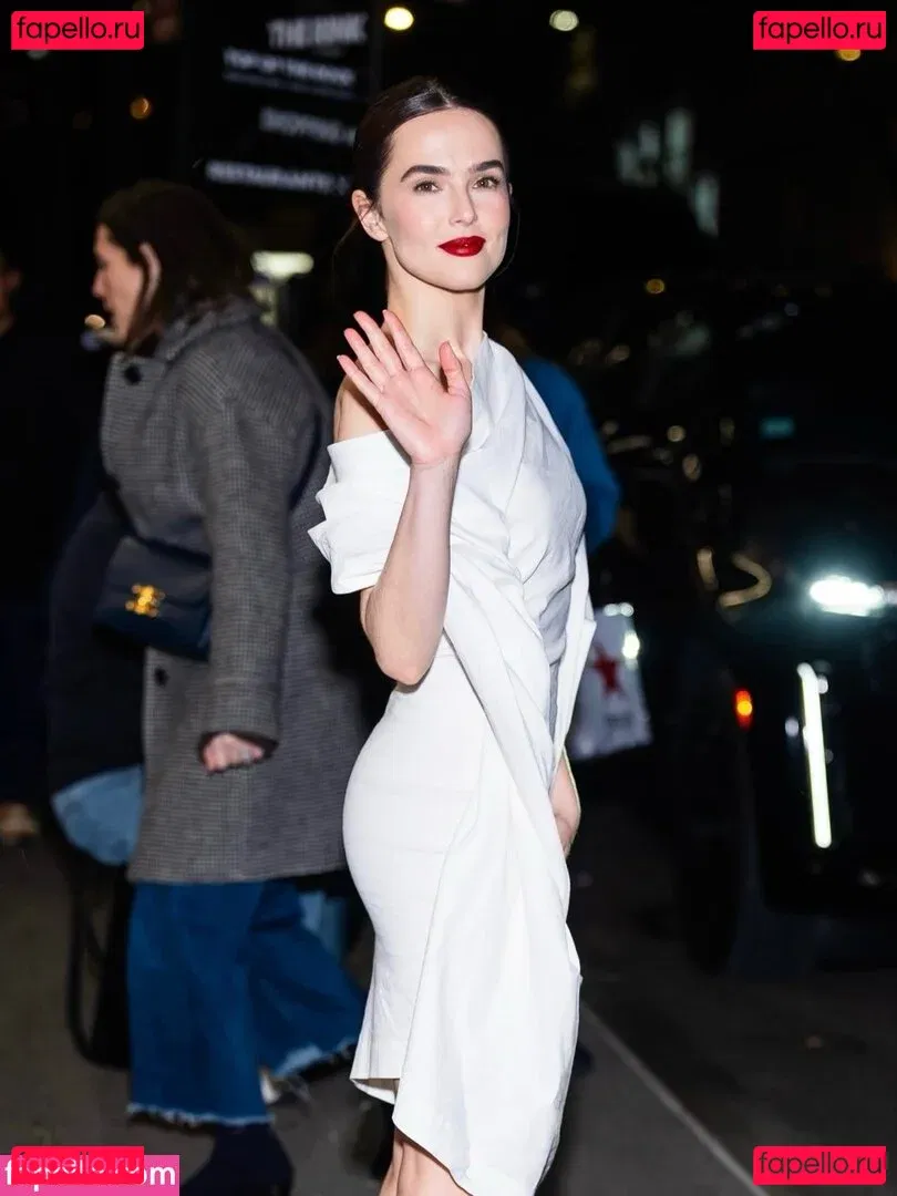 Zoey Deutch Onlyfans Photo Gallery 