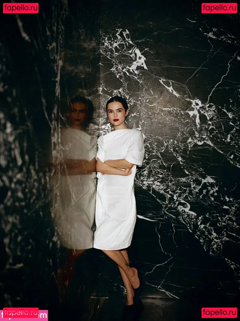 Zoey Deutch Onlyfans Photo Gallery 