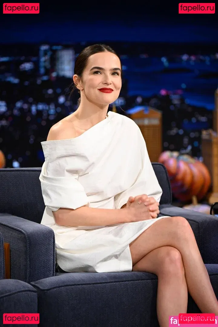 Zoey Deutch Onlyfans Photo Gallery 
