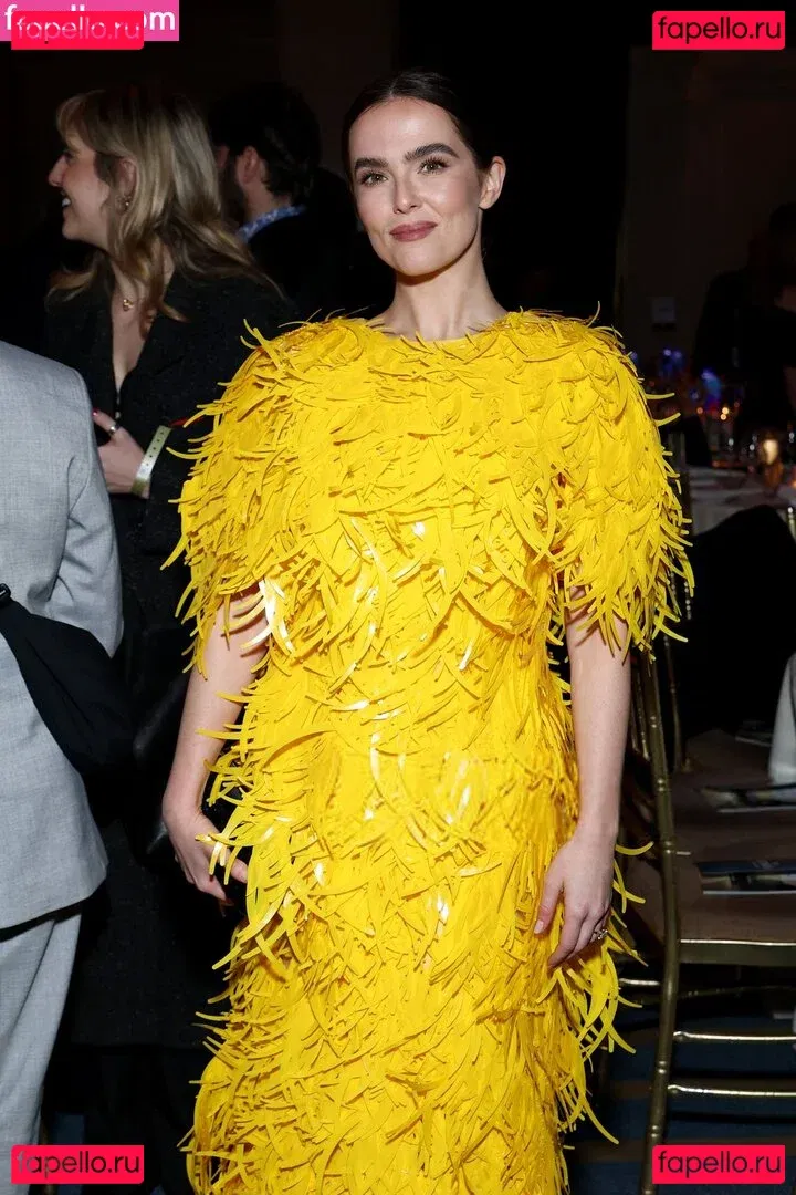 Zoey Deutch Onlyfans Photo Gallery 