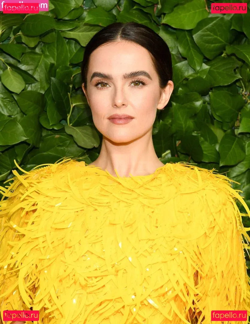 Zoey Deutch Onlyfans Photo Gallery 