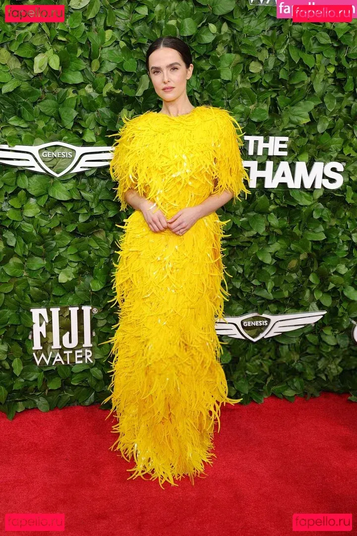 Zoey Deutch Onlyfans Photo Gallery 