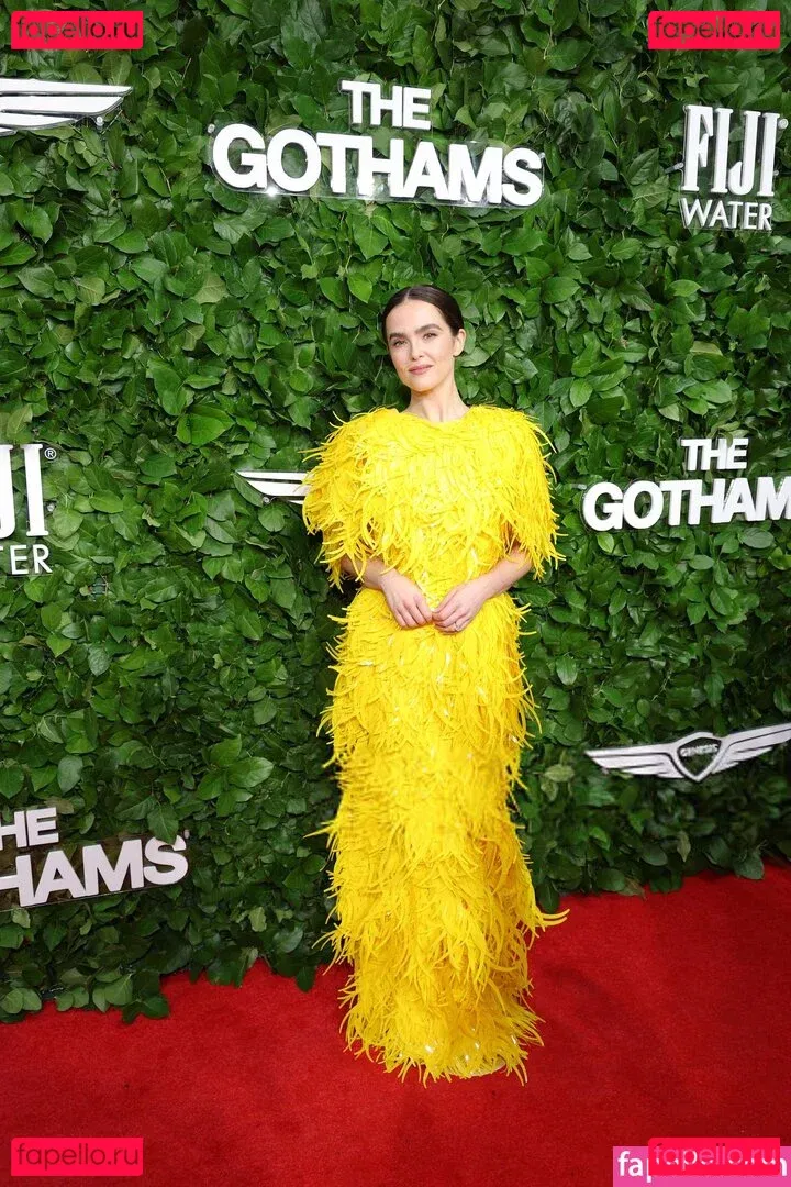 Zoey Deutch Onlyfans Photo Gallery 