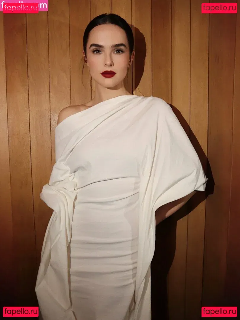 Zoey Deutch Onlyfans Photo Gallery 