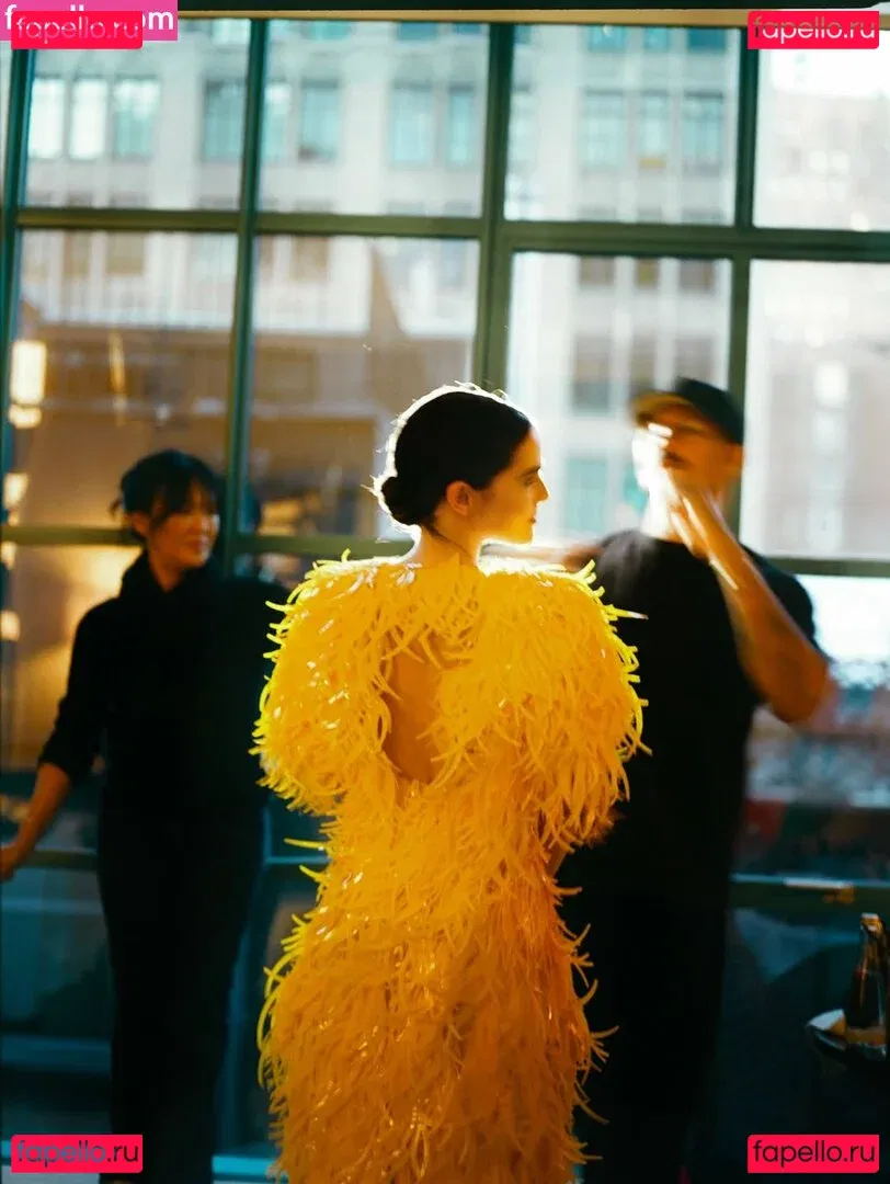 Zoey Deutch Onlyfans Photo Gallery 