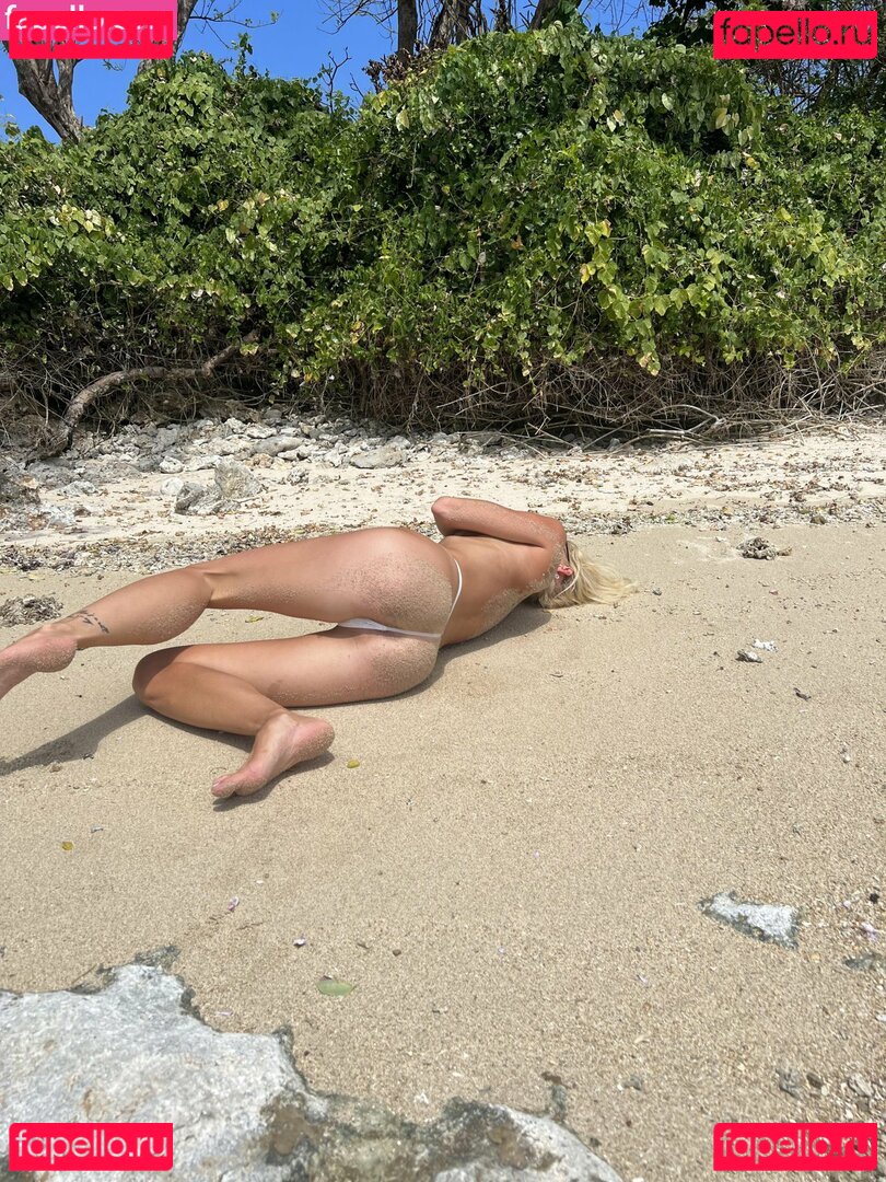 Zara Deeley Nude Onlyfans Photo 32