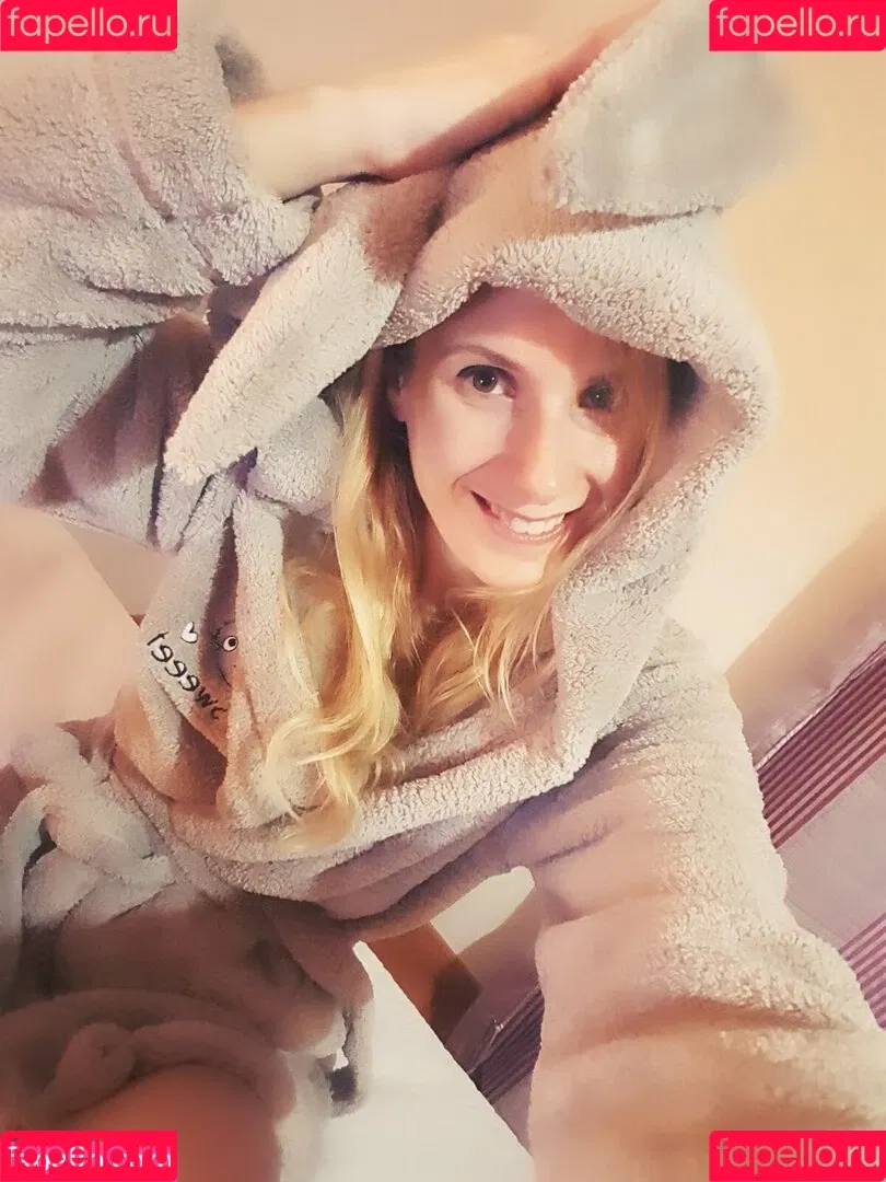 ellyedelweiss Onlyfans Photo Gallery 