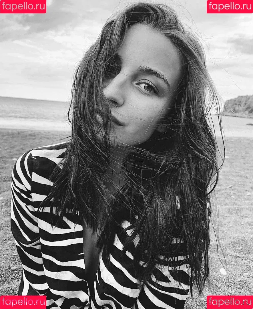 Julia Wieniawa Onlyfans Photo Gallery 