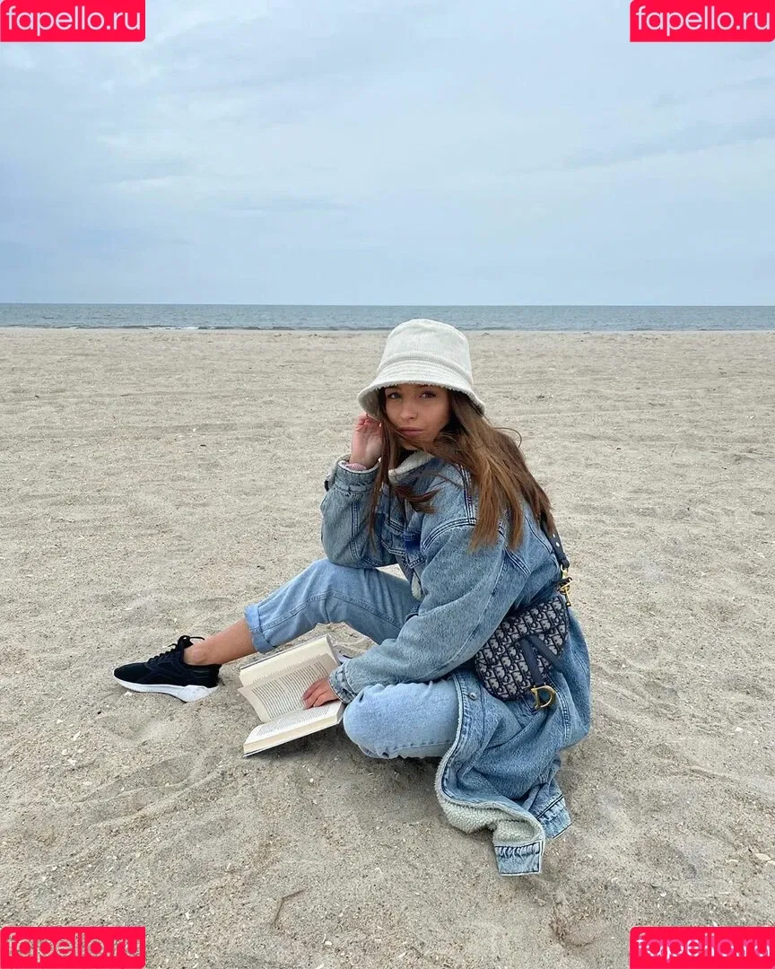 Julia Wieniawa Onlyfans Photo Gallery 