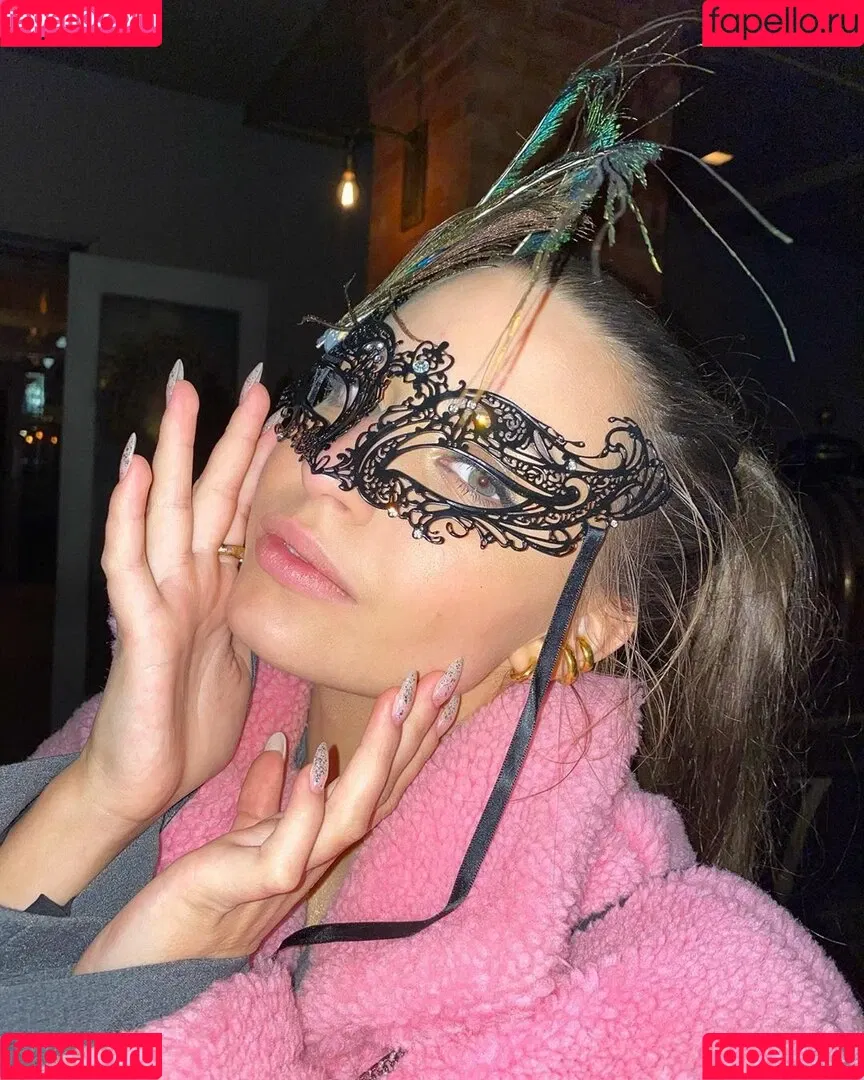 Julia Wieniawa Onlyfans Photo Gallery 