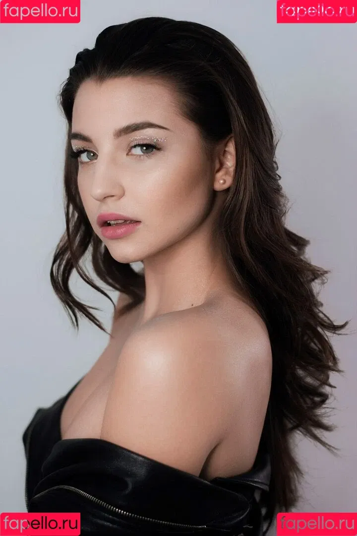 Julia Wieniawa Onlyfans Photo Gallery 