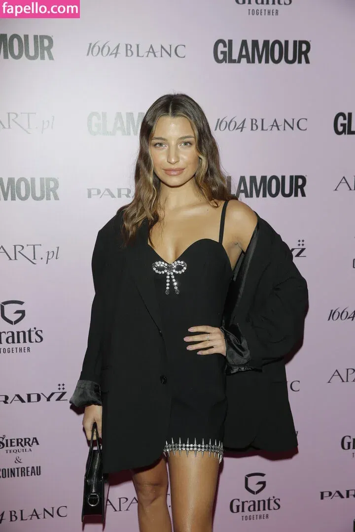 Julia Wieniawa Onlyfans Photo Gallery 