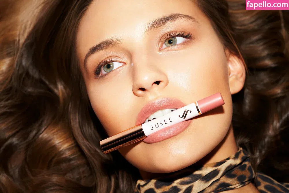 Julia Wieniawa Onlyfans Photo Gallery 