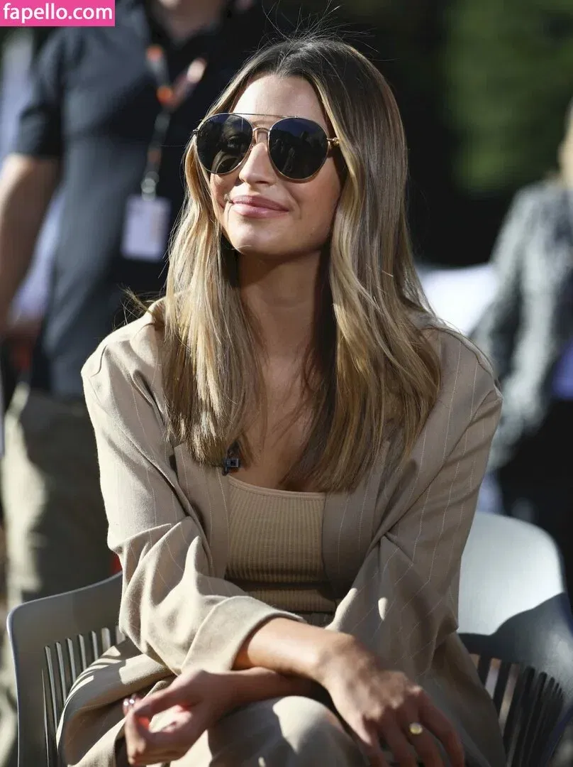 Julia Wieniawa Onlyfans Photo Gallery 