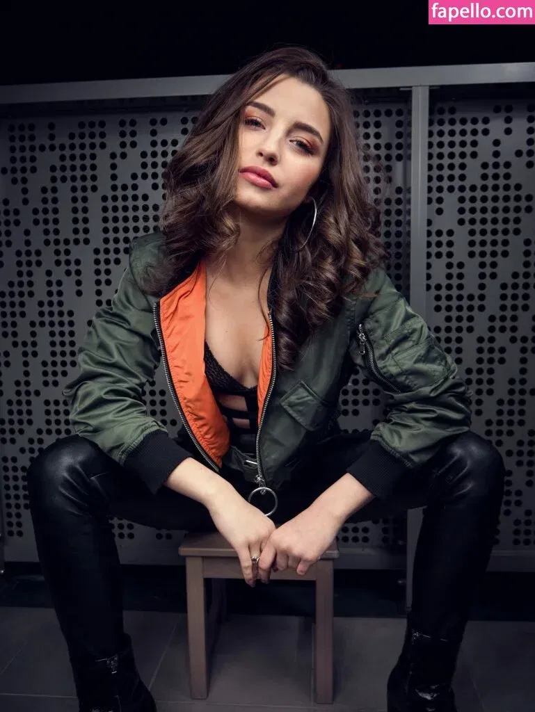 Julia Wieniawa Onlyfans Photo Gallery 